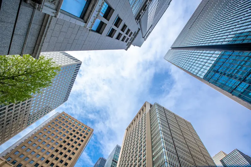 所在地移転に関する変更手続きにも対応